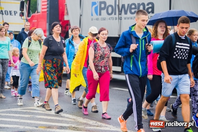 Zdjęcie w galerii na portalu naszraciborz.pl: Pielgrzymi z powiatu raciborskiego wyruszyli na Jasną Górę wiadomości z regionu