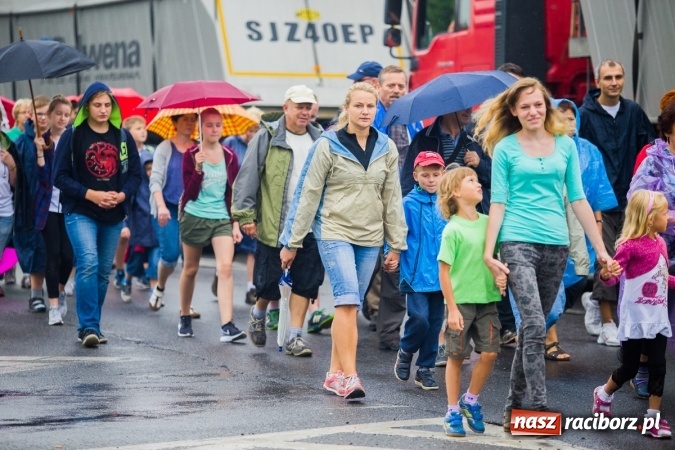 Zdjęcie w galerii na portalu naszraciborz.pl: Pielgrzymi z powiatu raciborskiego wyruszyli na Jasną Górę wiadomości z regionu