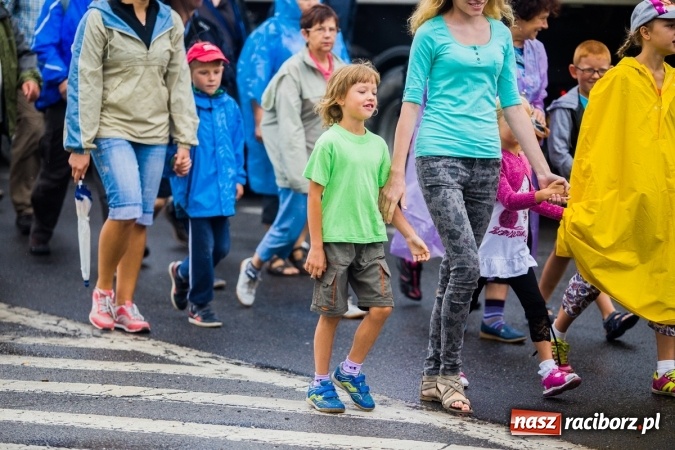 Zdjęcie w galerii na portalu naszraciborz.pl: Pielgrzymi z powiatu raciborskiego wyruszyli na Jasną Górę wiadomości z regionu