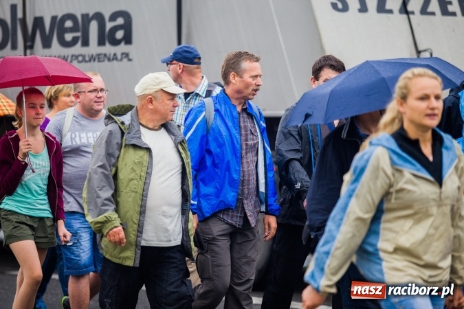 Zdjęcie w galerii na portalu naszraciborz.pl: Pielgrzymi z powiatu raciborskiego wyruszyli na Jasną Górę wiadomości z regionu