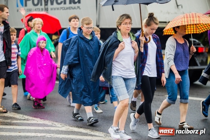 Zdjęcie w galerii na portalu naszraciborz.pl: Pielgrzymi z powiatu raciborskiego wyruszyli na Jasną Górę wiadomości z regionu