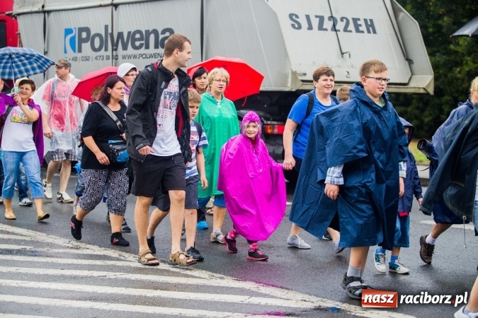 Zdjęcie w galerii na portalu naszraciborz.pl: Pielgrzymi z powiatu raciborskiego wyruszyli na Jasną Górę wiadomości z regionu