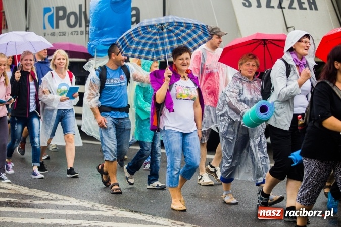 Zdjęcie w galerii na portalu naszraciborz.pl: Pielgrzymi z powiatu raciborskiego wyruszyli na Jasną Górę wiadomości z regionu