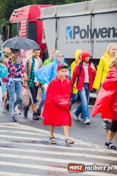 Zdjęcie w galerii na portalu naszraciborz.pl: Pielgrzymi z powiatu raciborskiego wyruszyli na Jasną Górę wiadomości z regionu