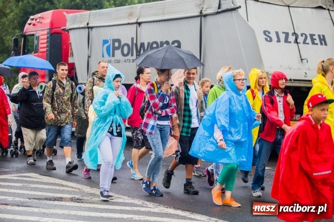 Zdjęcie w galerii na portalu naszraciborz.pl: Pielgrzymi z powiatu raciborskiego wyruszyli na Jasną Górę wiadomości z regionu