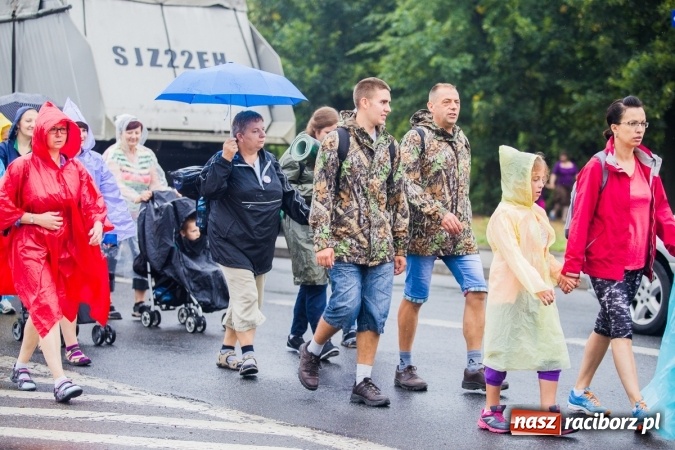 Zdjęcie w galerii na portalu naszraciborz.pl: Pielgrzymi z powiatu raciborskiego wyruszyli na Jasną Górę wiadomości z regionu