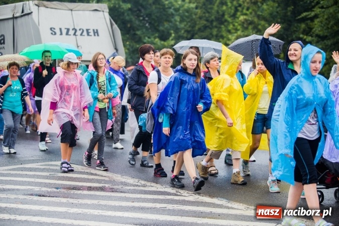 Zdjęcie w galerii na portalu naszraciborz.pl: Pielgrzymi z powiatu raciborskiego wyruszyli na Jasną Górę wiadomości z regionu