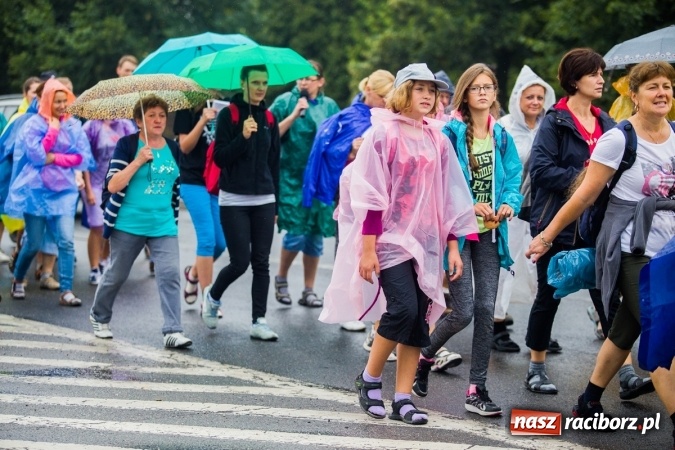 Zdjęcie w galerii na portalu naszraciborz.pl: Pielgrzymi z powiatu raciborskiego wyruszyli na Jasną Górę wiadomości z regionu