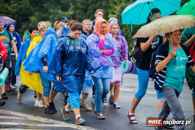 Zdjęcie w galerii na portalu naszraciborz.pl: Pielgrzymi z powiatu raciborskiego wyruszyli na Jasną Górę wiadomości z regionu