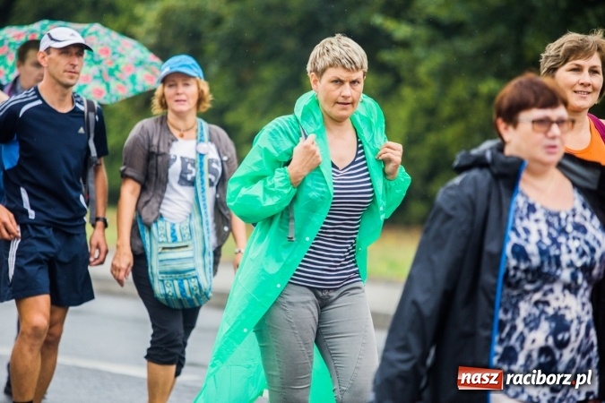 Zdjęcie w galerii na portalu naszraciborz.pl: Pielgrzymi z powiatu raciborskiego wyruszyli na Jasną Górę wiadomości z regionu