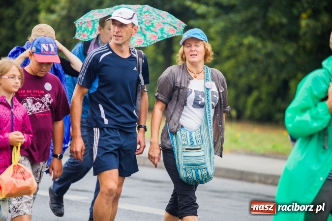 Zdjęcie w galerii na portalu naszraciborz.pl: Pielgrzymi z powiatu raciborskiego wyruszyli na Jasną Górę wiadomości z regionu