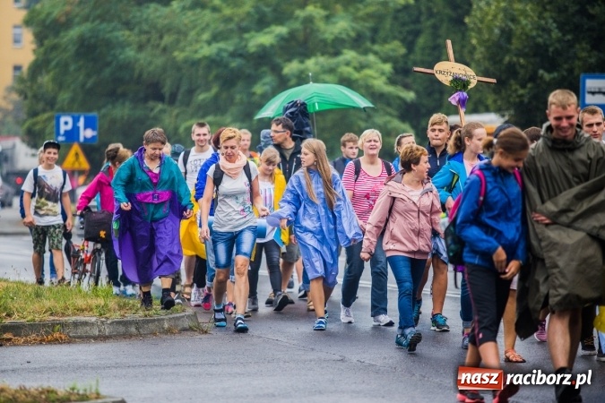 Zdjęcie w galerii na portalu naszraciborz.pl: Pielgrzymi z powiatu raciborskiego wyruszyli na Jasną Górę wiadomości z regionu