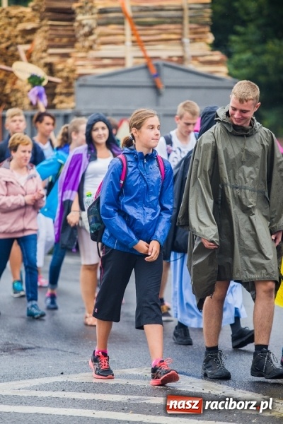 Zdjęcie w galerii na portalu naszraciborz.pl: Pielgrzymi z powiatu raciborskiego wyruszyli na Jasną Górę wiadomości z regionu
