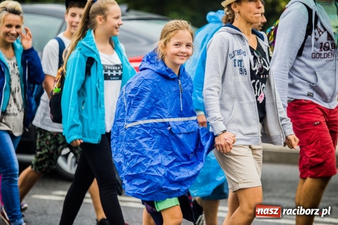 Zdjęcie w galerii na portalu naszraciborz.pl: Pielgrzymi z powiatu raciborskiego wyruszyli na Jasną Górę wiadomości z regionu
