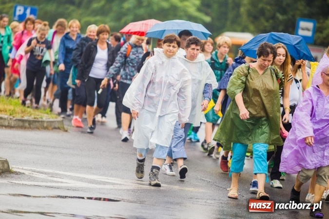 Zdjęcie w galerii na portalu naszraciborz.pl: Pielgrzymi z powiatu raciborskiego wyruszyli na Jasną Górę wiadomości z regionu