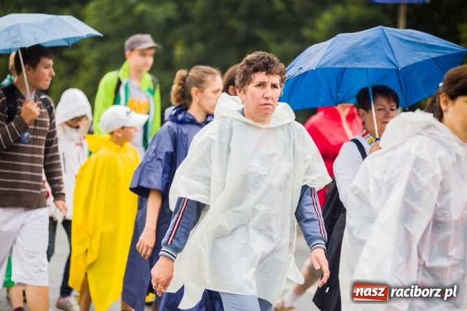 Zdjęcie w galerii na portalu naszraciborz.pl: Pielgrzymi z powiatu raciborskiego wyruszyli na Jasną Górę wiadomości z regionu