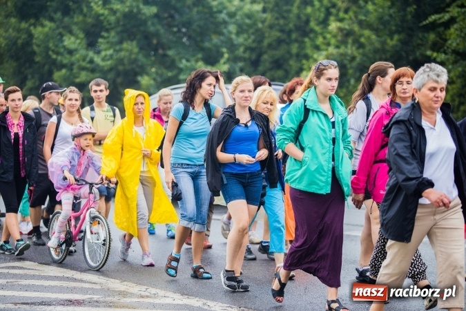 Zdjęcie w galerii na portalu naszraciborz.pl: Pielgrzymi z powiatu raciborskiego wyruszyli na Jasną Górę wiadomości z regionu