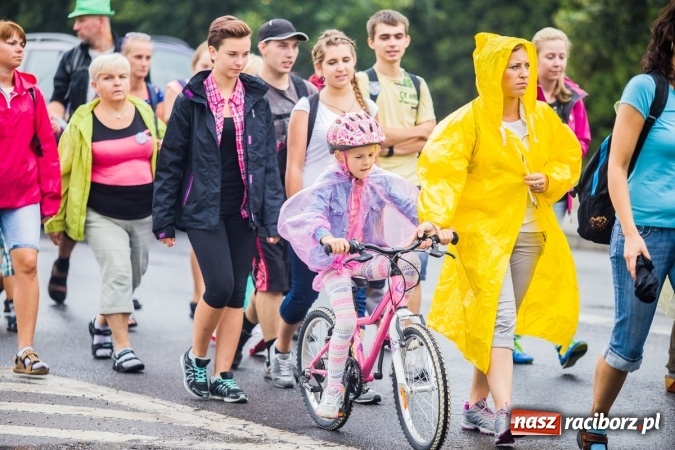 Zdjęcie w galerii na portalu naszraciborz.pl: Pielgrzymi z powiatu raciborskiego wyruszyli na Jasną Górę wiadomości z regionu