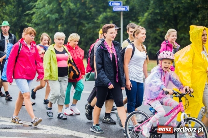 Zdjęcie w galerii na portalu naszraciborz.pl: Pielgrzymi z powiatu raciborskiego wyruszyli na Jasną Górę wiadomości z regionu
