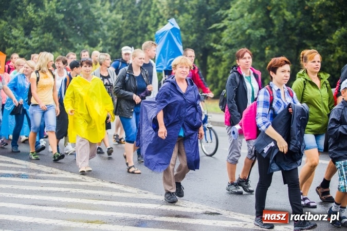 Zdjęcie w galerii na portalu naszraciborz.pl: Pielgrzymi z powiatu raciborskiego wyruszyli na Jasną Górę wiadomości z regionu