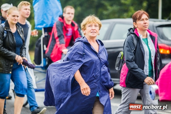 Zdjęcie w galerii na portalu naszraciborz.pl: Pielgrzymi z powiatu raciborskiego wyruszyli na Jasną Górę wiadomości z regionu