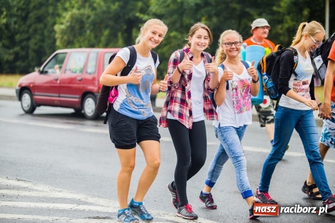 Zdjęcie w galerii na portalu naszraciborz.pl: Pielgrzymi z powiatu raciborskiego wyruszyli na Jasną Górę wiadomości z regionu