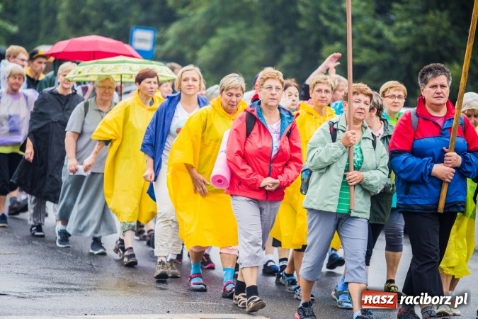 Zdjęcie w galerii na portalu naszraciborz.pl: Pielgrzymi z powiatu raciborskiego wyruszyli na Jasną Górę wiadomości z regionu