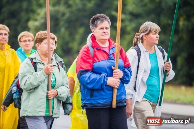 Zdjęcie w galerii na portalu naszraciborz.pl: Pielgrzymi z powiatu raciborskiego wyruszyli na Jasną Górę wiadomości z regionu
