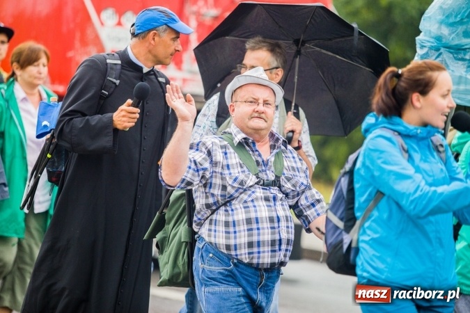 Zdjęcie w galerii na portalu naszraciborz.pl: Pielgrzymi z powiatu raciborskiego wyruszyli na Jasną Górę wiadomości z regionu