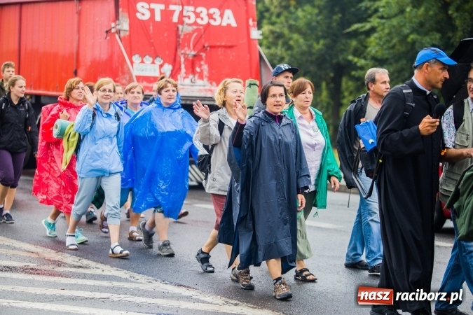 Zdjęcie w galerii na portalu naszraciborz.pl: Pielgrzymi z powiatu raciborskiego wyruszyli na Jasną Górę wiadomości z regionu