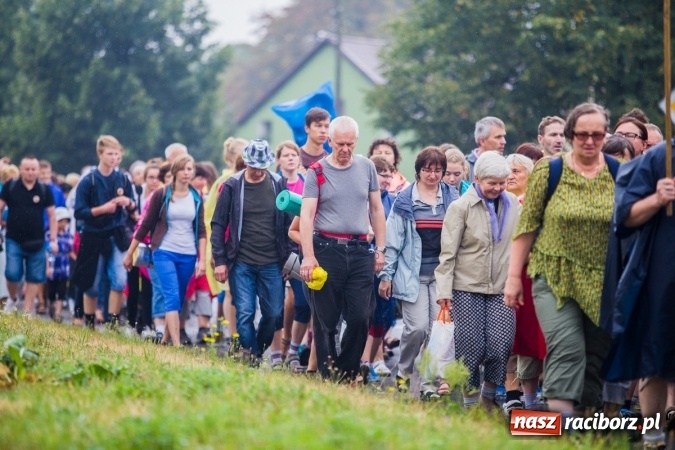 Zdjęcie w galerii na portalu naszraciborz.pl: Pielgrzymi z powiatu raciborskiego wyruszyli na Jasną Górę wiadomości z regionu