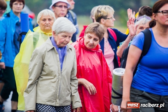 Zdjęcie w galerii na portalu naszraciborz.pl: Pielgrzymi z powiatu raciborskiego wyruszyli na Jasną Górę wiadomości z regionu