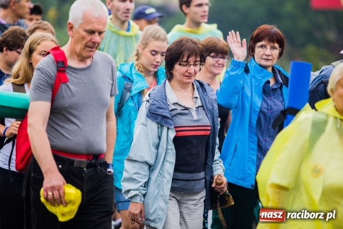 Zdjęcie w galerii na portalu naszraciborz.pl: Pielgrzymi z powiatu raciborskiego wyruszyli na Jasną Górę wiadomości z regionu