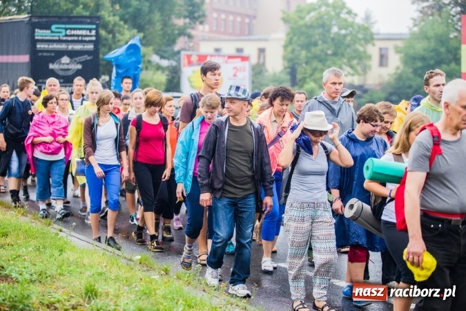 Zdjęcie w galerii na portalu naszraciborz.pl: Pielgrzymi z powiatu raciborskiego wyruszyli na Jasną Górę wiadomości z regionu
