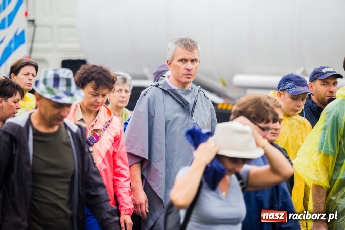 Zdjęcie w galerii na portalu naszraciborz.pl: Pielgrzymi z powiatu raciborskiego wyruszyli na Jasną Górę wiadomości z regionu