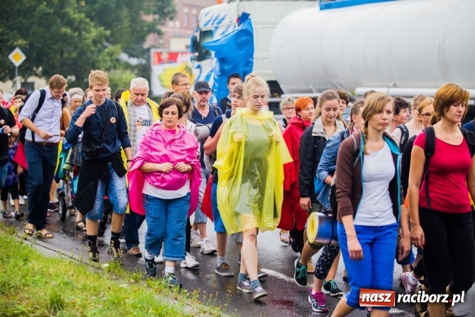 Zdjęcie w galerii na portalu naszraciborz.pl: Pielgrzymi z powiatu raciborskiego wyruszyli na Jasną Górę wiadomości z regionu
