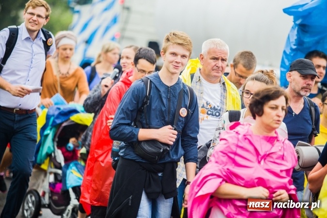 Zdjęcie w galerii na portalu naszraciborz.pl: Pielgrzymi z powiatu raciborskiego wyruszyli na Jasną Górę wiadomości z regionu