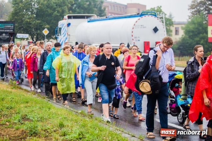 Zdjęcie w galerii na portalu naszraciborz.pl: Pielgrzymi z powiatu raciborskiego wyruszyli na Jasną Górę wiadomości z regionu