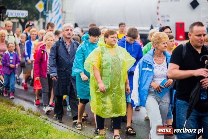 Zdjęcie w galerii na portalu naszraciborz.pl: Pielgrzymi z powiatu raciborskiego wyruszyli na Jasną Górę wiadomości z regionu