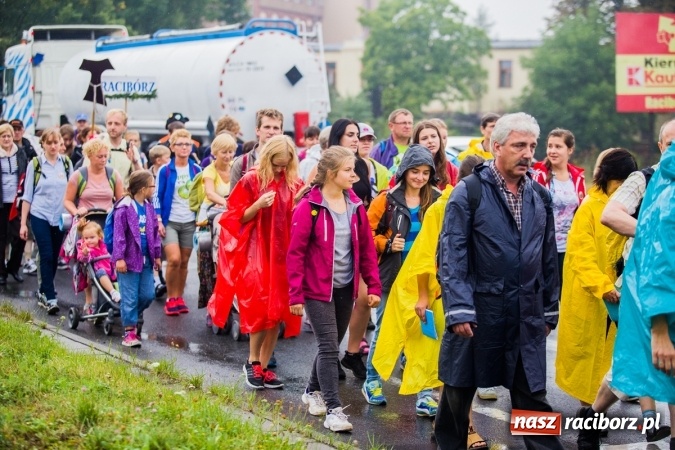 Zdjęcie w galerii na portalu naszraciborz.pl: Pielgrzymi z powiatu raciborskiego wyruszyli na Jasną Górę wiadomości z regionu