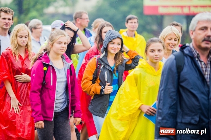 Zdjęcie w galerii na portalu naszraciborz.pl: Pielgrzymi z powiatu raciborskiego wyruszyli na Jasną Górę wiadomości z regionu