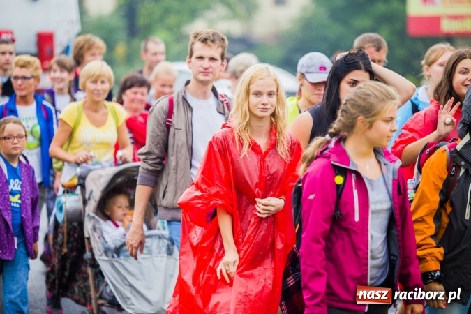 Zdjęcie w galerii na portalu naszraciborz.pl: Pielgrzymi z powiatu raciborskiego wyruszyli na Jasną Górę wiadomości z regionu
