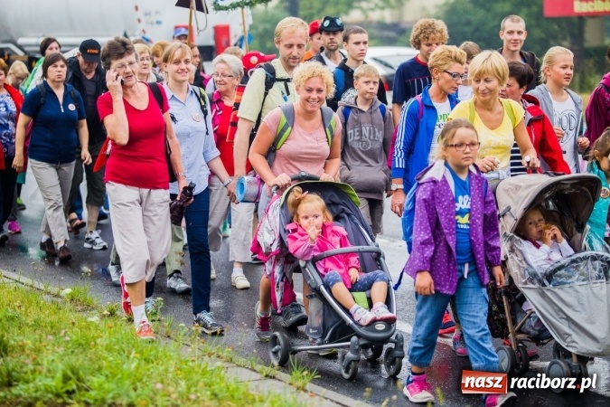 Zdjęcie w galerii na portalu naszraciborz.pl: Pielgrzymi z powiatu raciborskiego wyruszyli na Jasną Górę wiadomości z regionu