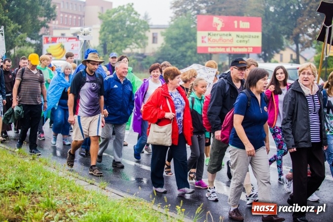 Zdjęcie w galerii na portalu naszraciborz.pl: Pielgrzymi z powiatu raciborskiego wyruszyli na Jasną Górę wiadomości z regionu