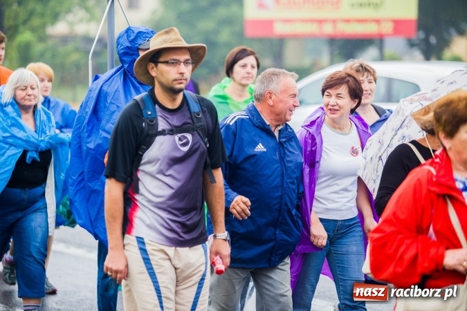 Zdjęcie w galerii na portalu naszraciborz.pl: Pielgrzymi z powiatu raciborskiego wyruszyli na Jasną Górę wiadomości z regionu