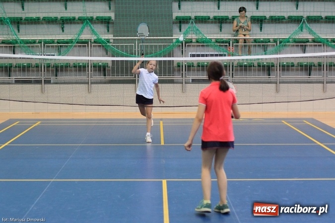 Zdjęcie w galerii na portalu naszraciborz.pl: Rozgrywki badmintona w Arenie Rafako wiadomości z regionu