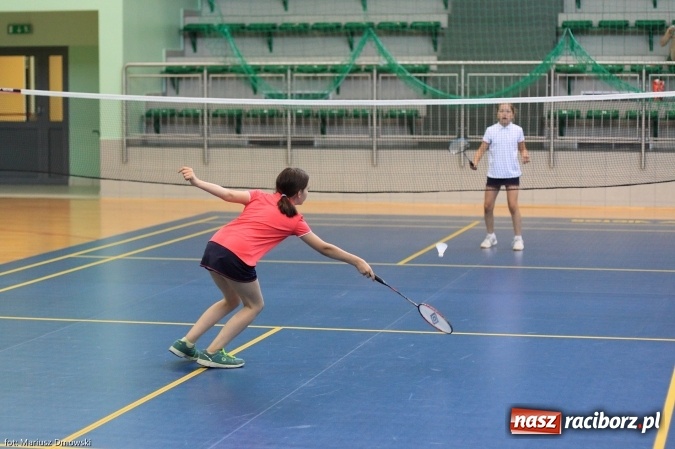 Zdjęcie w galerii na portalu naszraciborz.pl: Rozgrywki badmintona w Arenie Rafako wiadomości z regionu