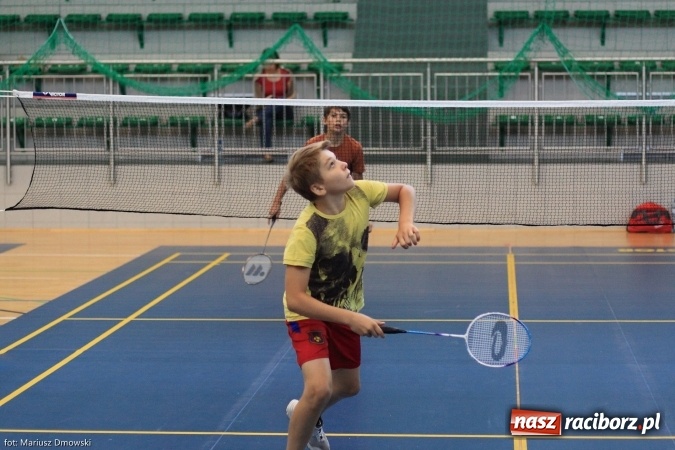 Zdjęcie w galerii na portalu naszraciborz.pl: Rozgrywki badmintona w Arenie Rafako wiadomości z regionu