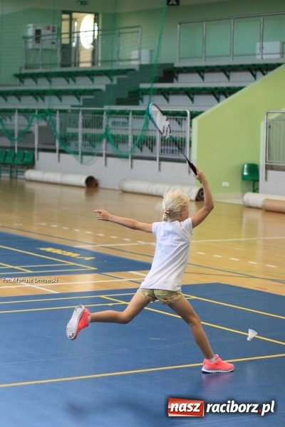 Zdjęcie w galerii na portalu naszraciborz.pl: Rozgrywki badmintona w Arenie Rafako wiadomości z regionu