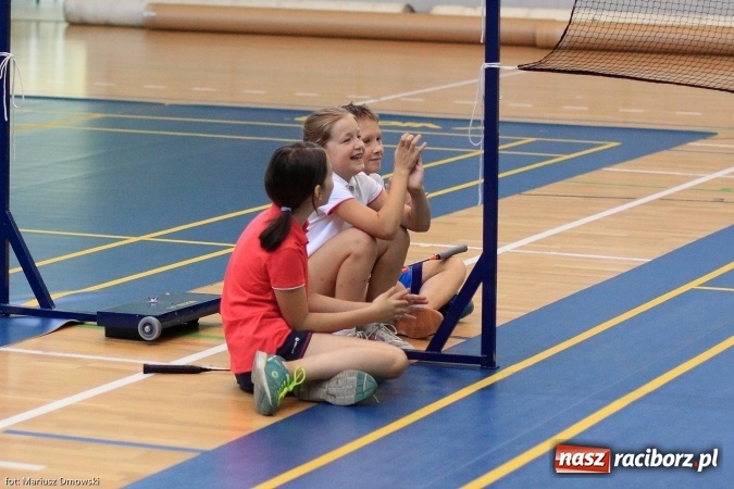 Zdjęcie w galerii na portalu naszraciborz.pl: Rozgrywki badmintona w Arenie Rafako wiadomości z regionu